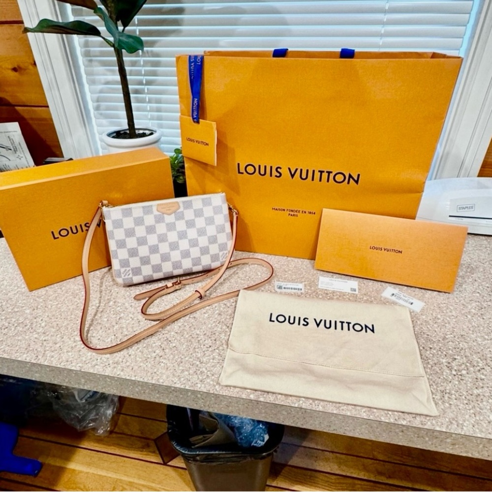 Louis Vuitton Authentic Double Zip Pochette Azure